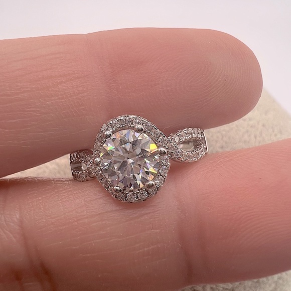 Twist Halo 1 carat center stone Engagement Ring - Picture 3 of 6